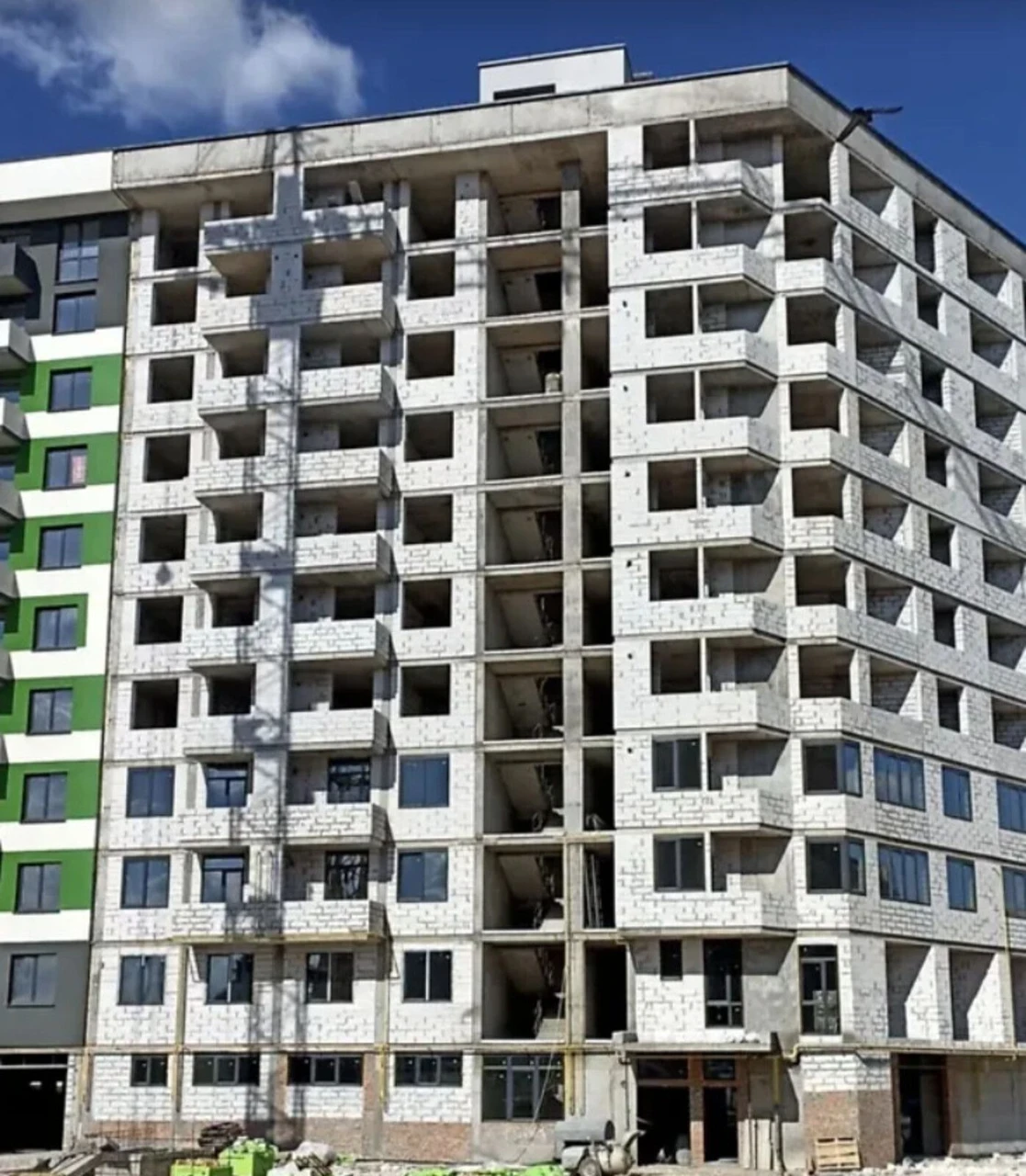 Продаж 1к квартири 44 кв. м на вул. Євгена Коновальця