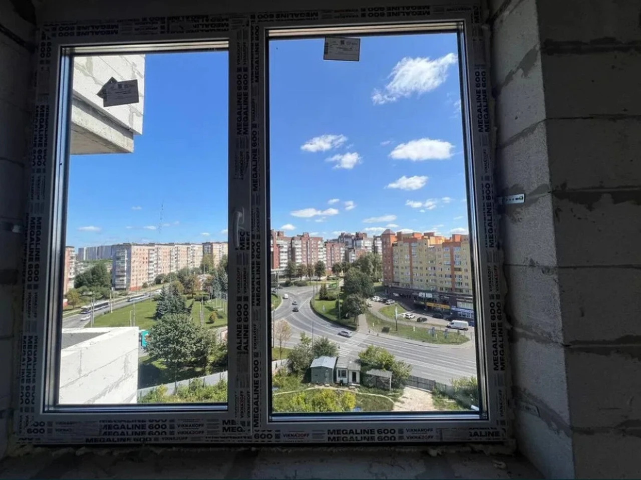 Продаж 1к квартири 44 кв. м на вул. Євгена Коновальця