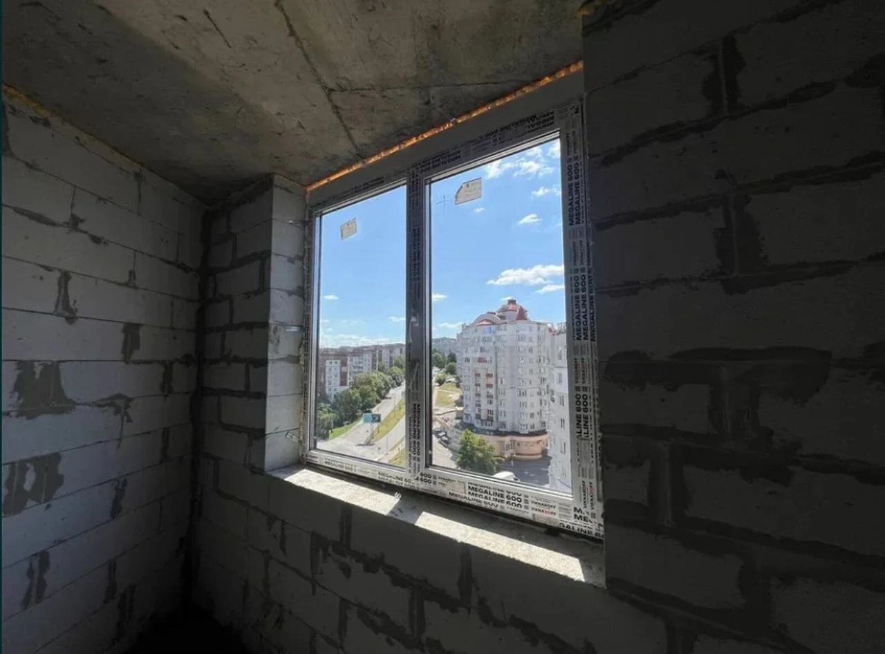 Продаж 1к квартири 44 кв. м на вул. Євгена Коновальця