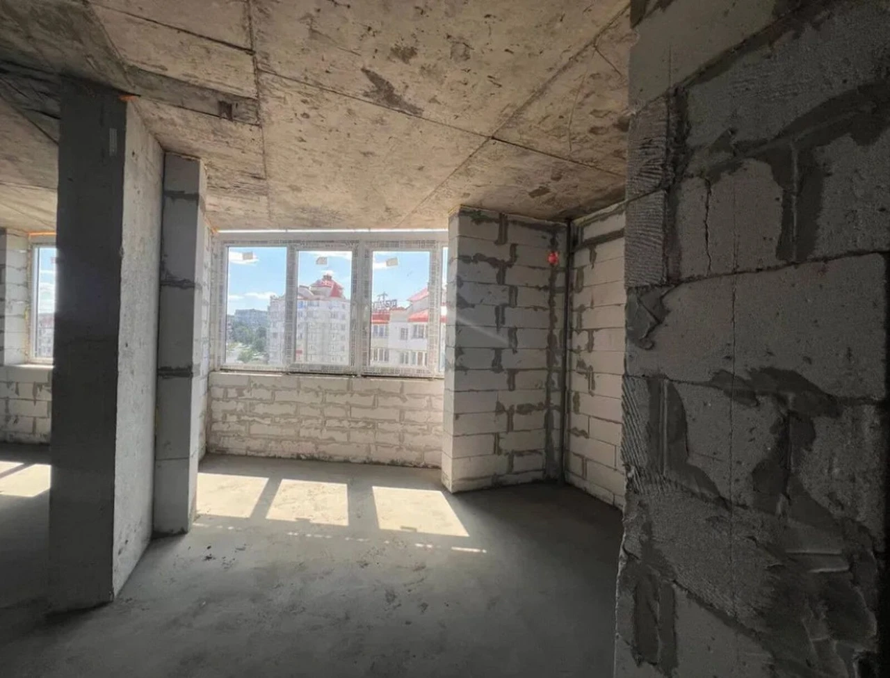 Продаж 1к квартири 44 кв. м на вул. Євгена Коновальця