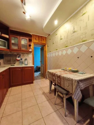 3-кімнатна квартира 75 м² з якісним ремонтом та двома балкон
