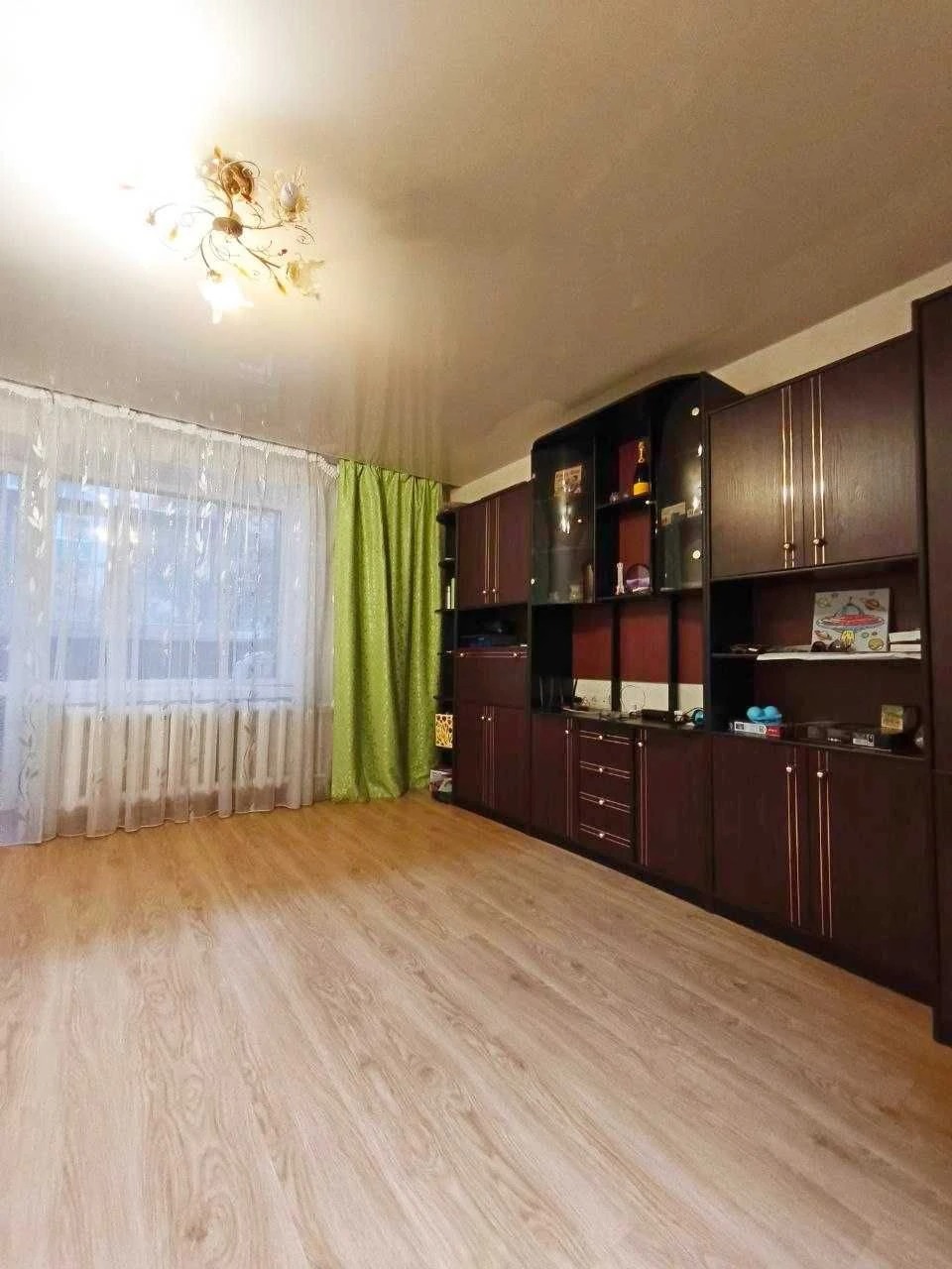3-кімнатна квартира 75 м² з якісним ремонтом та двома балкон