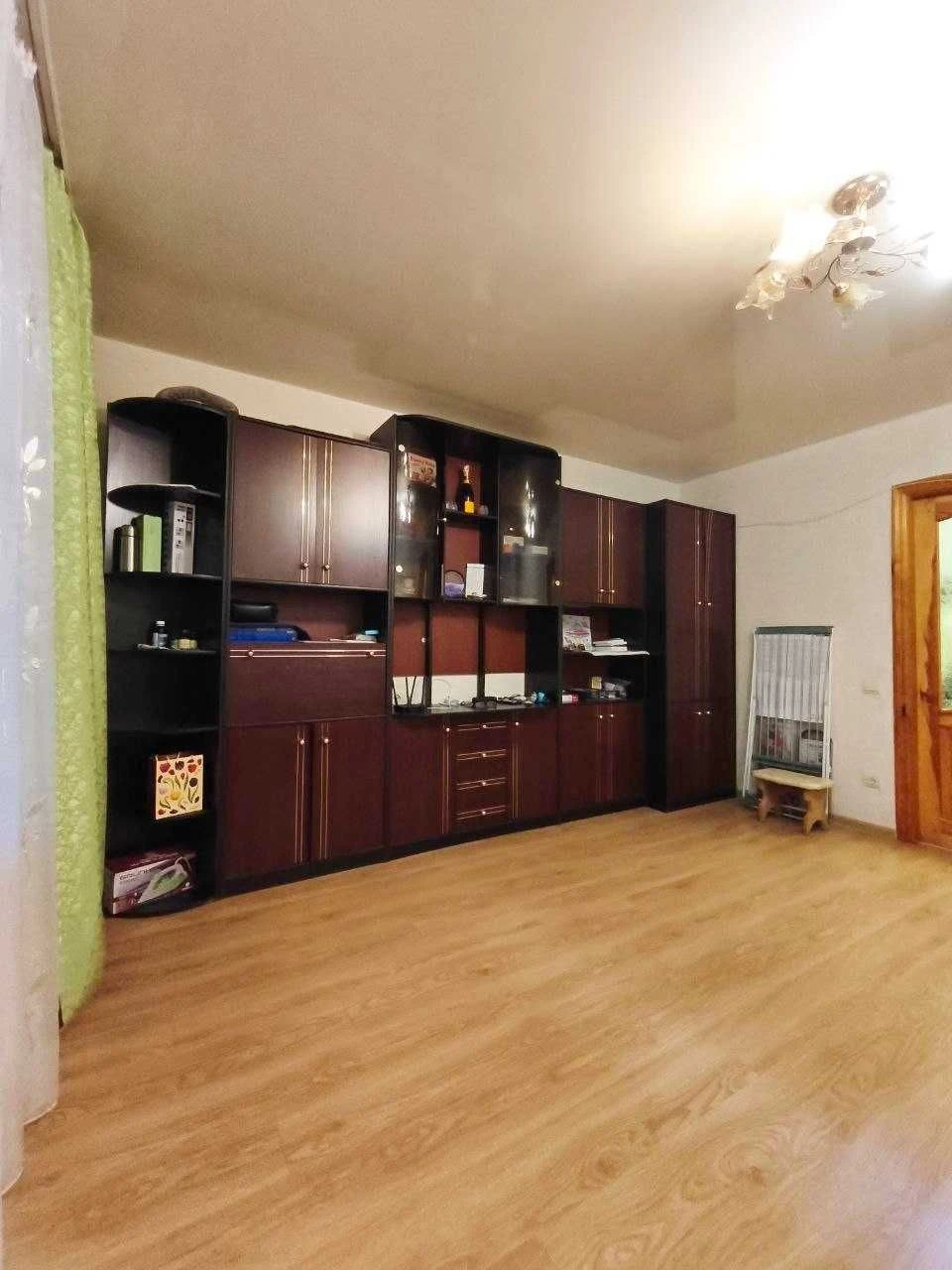 3-кімнатна квартира 75 м² з якісним ремонтом та двома балкон