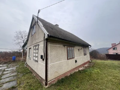 Будинок на Роші, вулиця Снятинська, район фільмобази. Можна