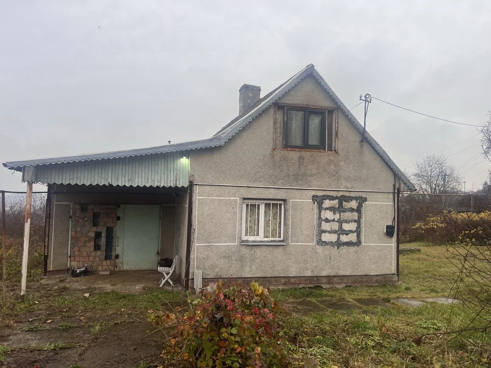 Будинок на Роші, вулиця Снятинська, район фільмобази. Можна