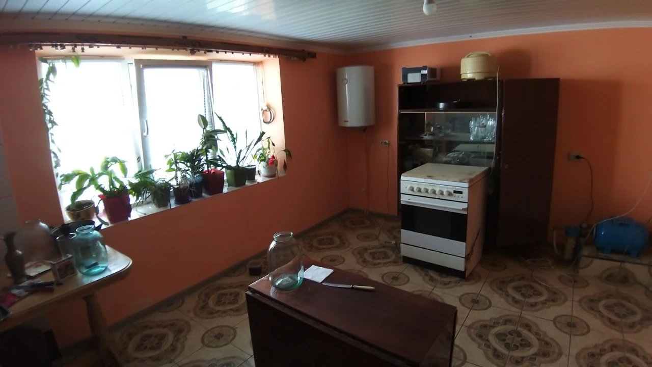 Будинок Роша , район фільмобази, можна під держпрограми