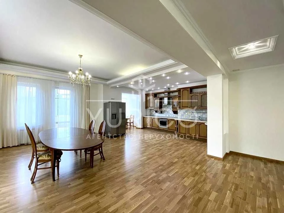 Квартира. Київ, Дмитрівська вул.
