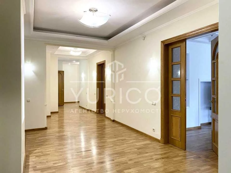 Квартира. Київ, Дмитрівська вул.