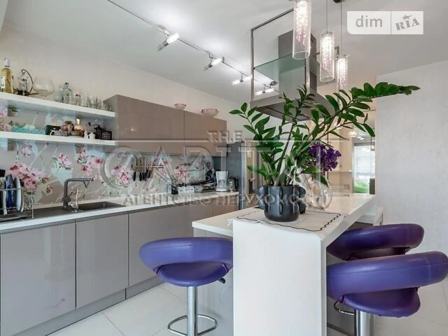 Sale of 3-room apartment 110 sq. m. on Volodymyr Ivasyuk Ave. 53
