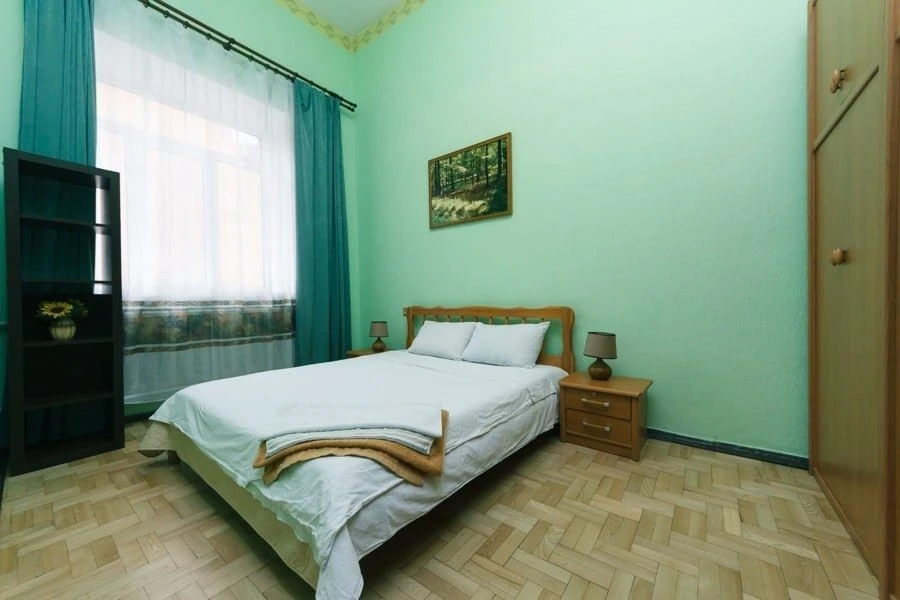здам 4 кімнатну квартиру