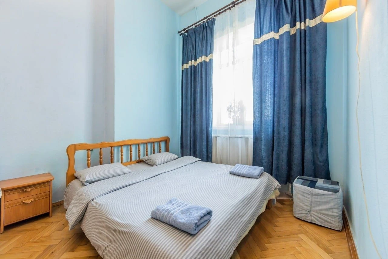 здам 4 кімнатну квартиру