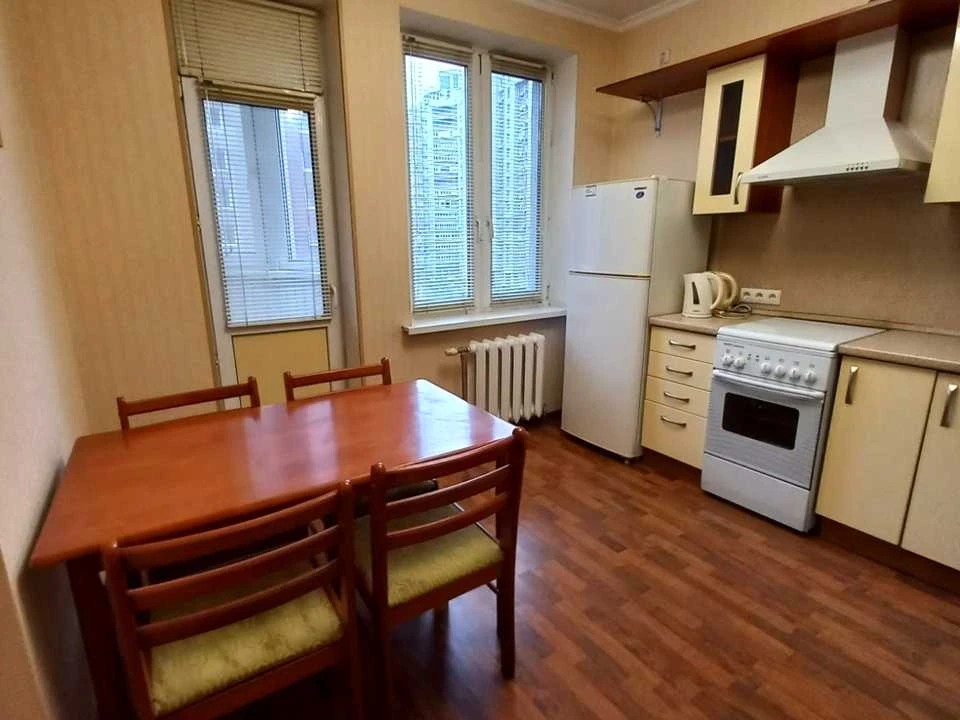 Квартира. Київ, Феодосійський пров.