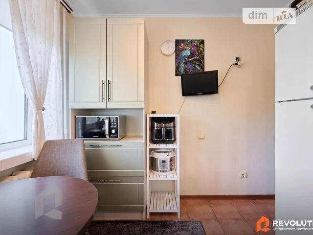 Sale of 3-room apartment 69.3 sq. m. on Gongadze Avenue, Georgiy 6 •