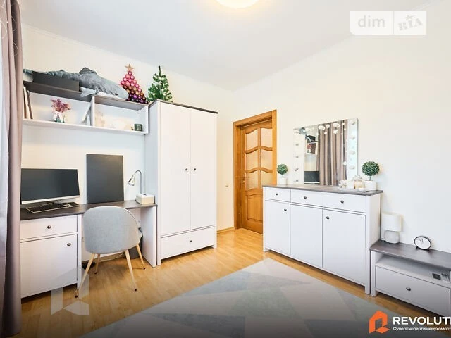 Sale of 3-room apartment 69.3 sq. m. on Gongadze Avenue, Georgiy 6 •