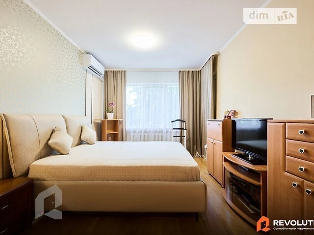 Sale of 3-room apartment 69.3 sq. m. on Gongadze Avenue, Georgiy 6 •