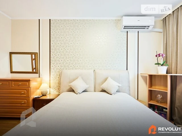 Sale of 3-room apartment 69.3 sq. m. on Gongadze Avenue, Georgiy 6 •