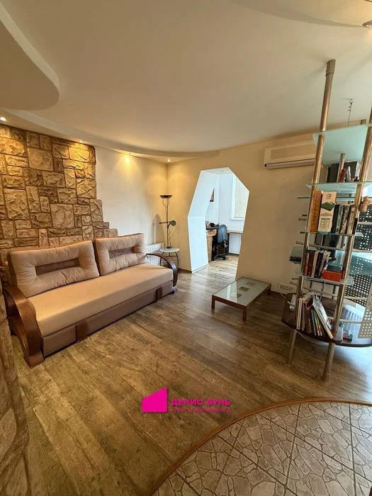 I will sell a 2-room apartment on Robocha Street, Narymskaya Street,