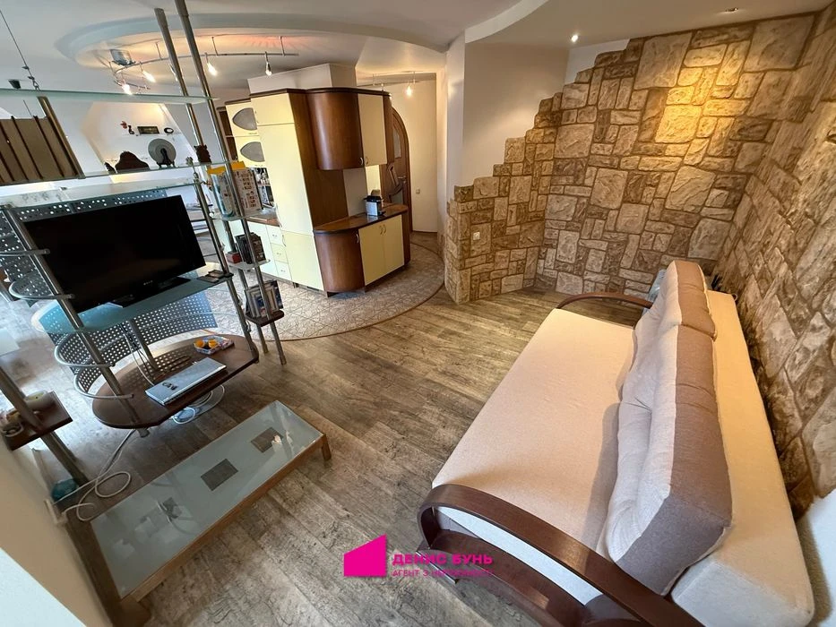 I will sell a 2-room apartment on Robocha Street, Narymskaya Street,