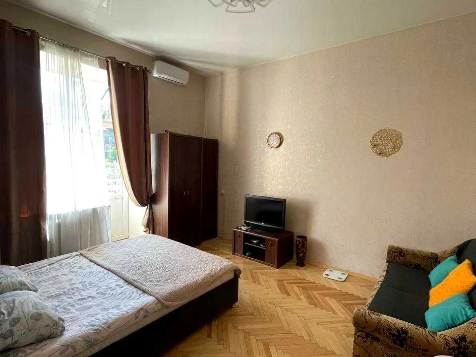 Квартира. Київ, Басейна вул.
