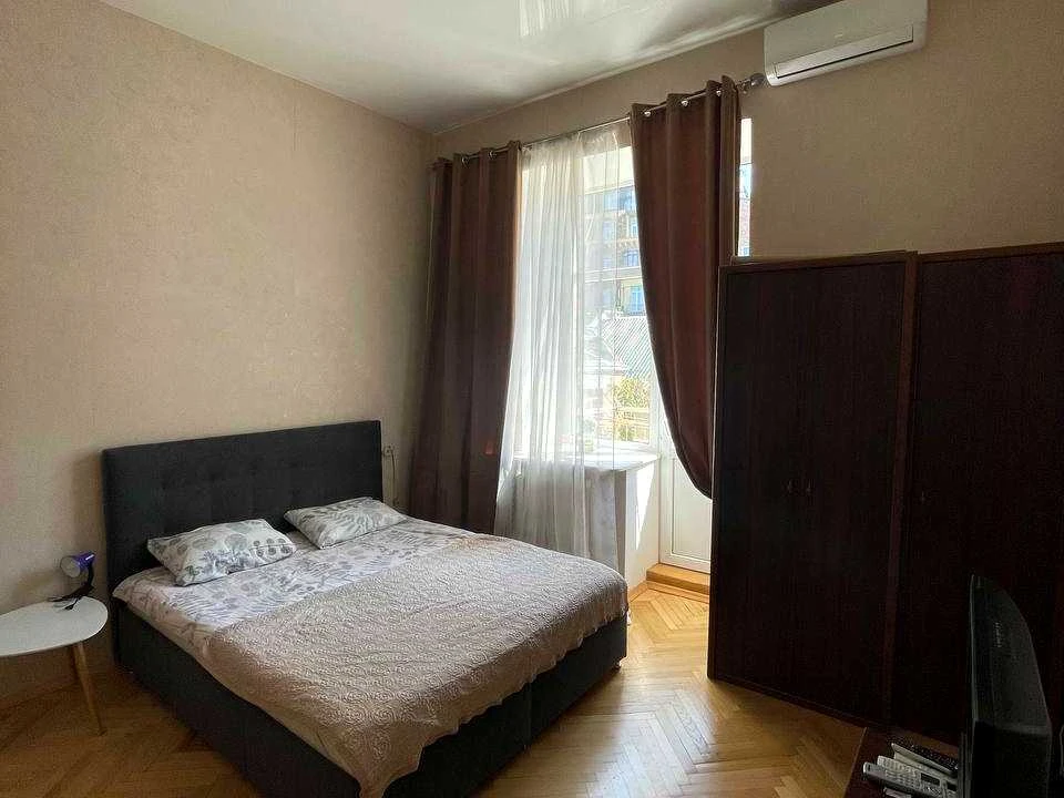 Квартира. Київ, Басейна вул.