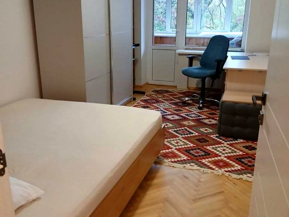 Квартира. Київ, Кирилівська вул.