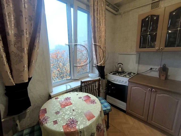 Квартира. Київ, Ушинського вул.