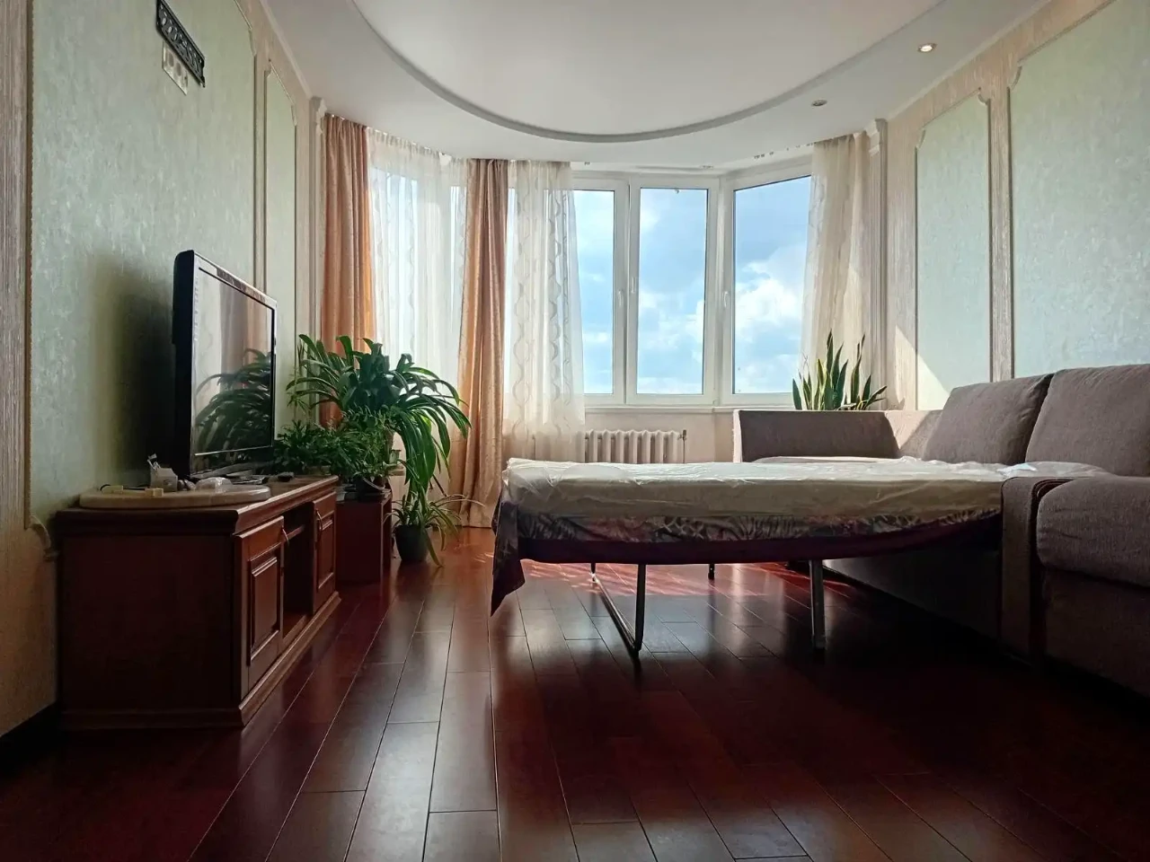 Оренда квартири 2-кімн. 100 м² 23/25 пов.
