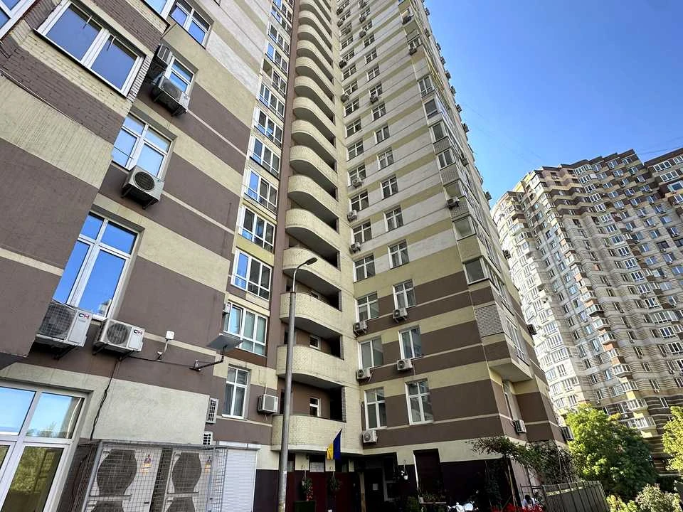 Квартира. Київ, Анни Ахматової вул.