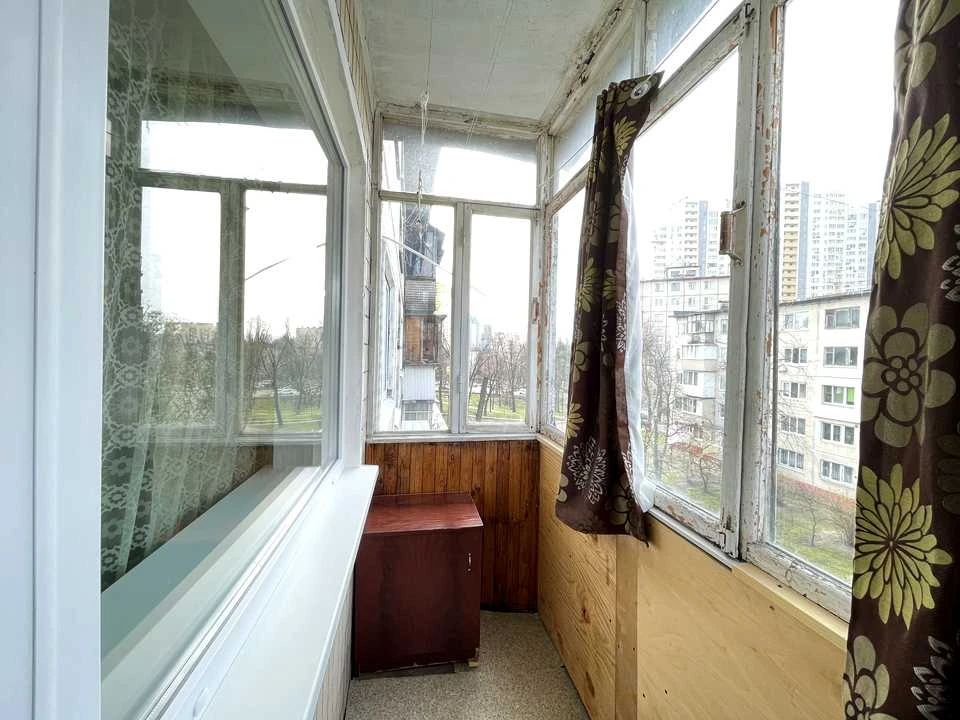 Квартира. Київ, Алішера Навої просп.
