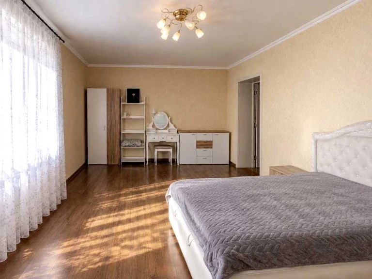 Квартира. Київ, Миколи Бажана просп.