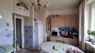 Продаж 3 кімнатної квартири Художня