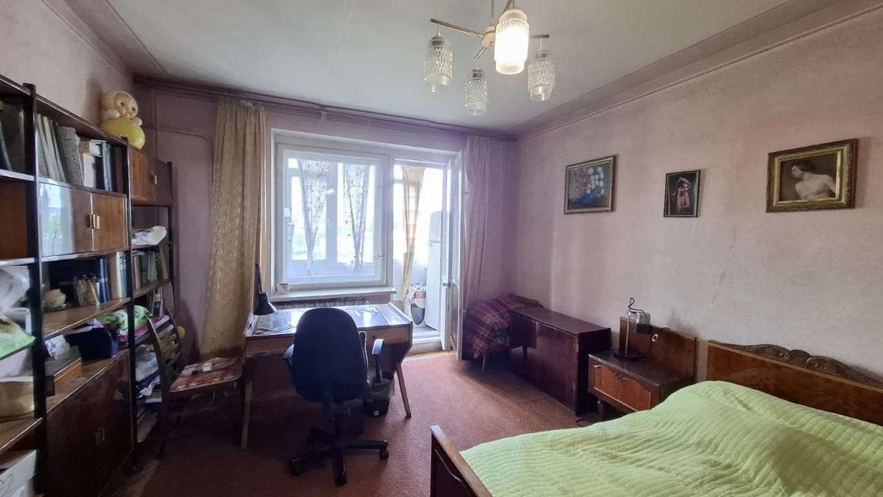 Продаж 3 кімнатної квартири Художня