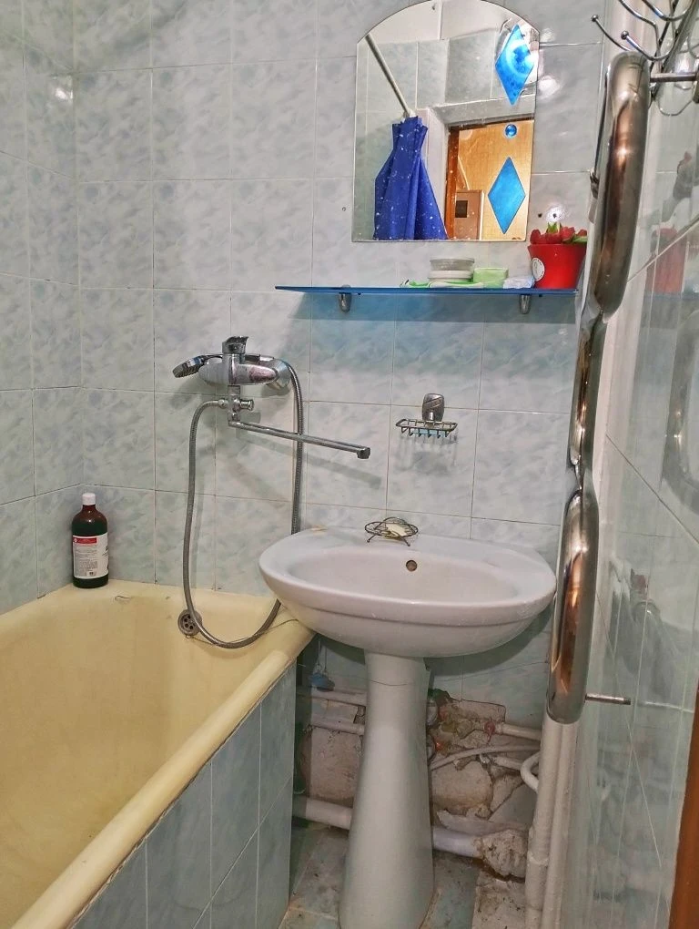 Продаж трикімнатної квартири по вул. Кубанської України 35/2