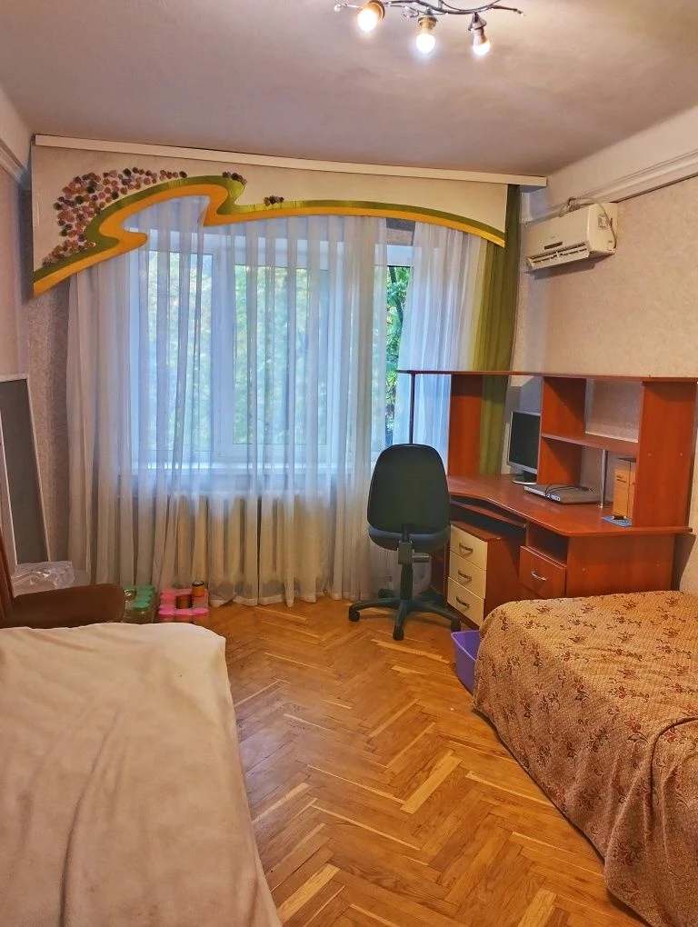 Продаж трикімнатної квартири по вул. Кубанської України 35/2