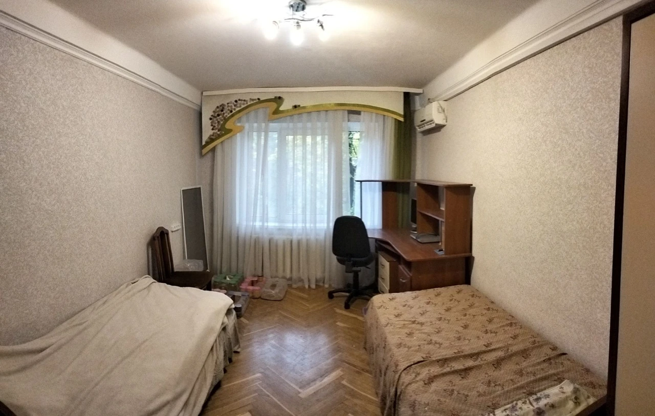 Продаж трикімнатної квартири по вул. Кубанської України 35/2