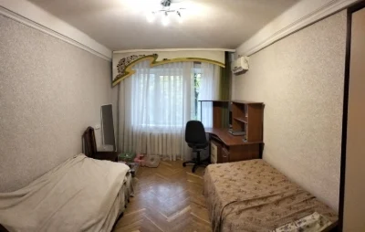 Продаж трикімнатної квартири по вул. Кубанської України 35/2