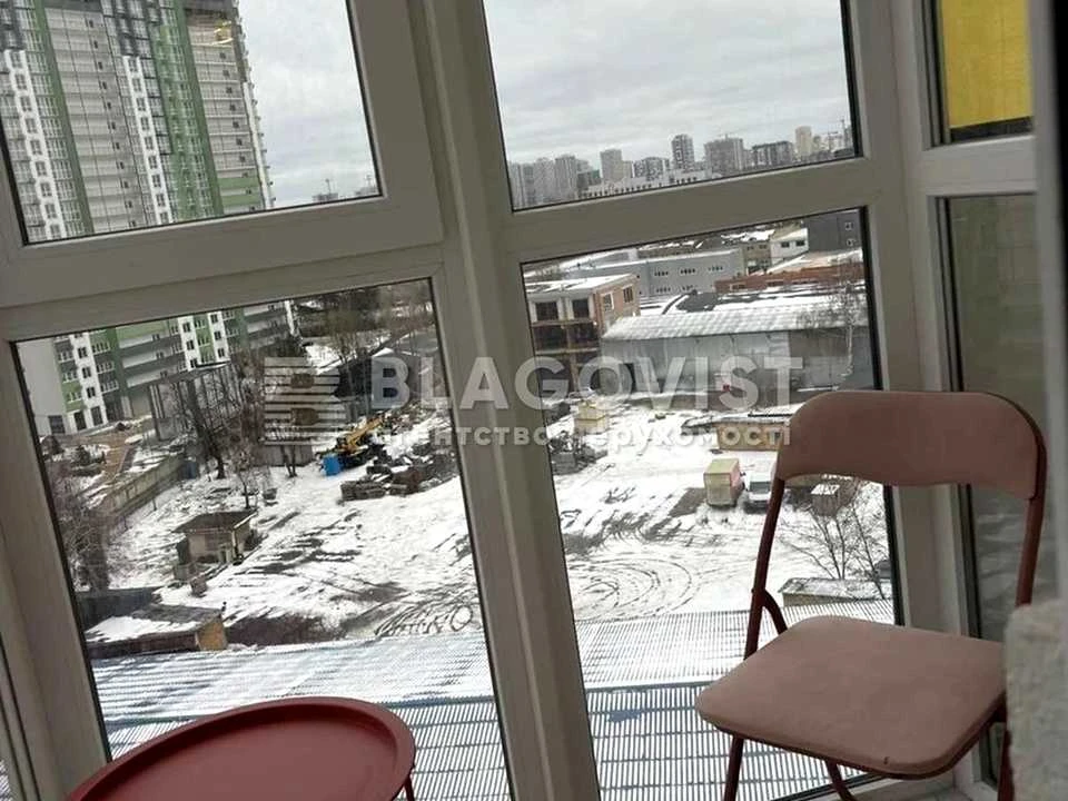 Квартира. Київ, Івана Виговського вул.