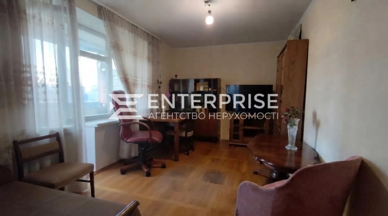 Продаж 2-к. квартири, вул.Флоренції ,  «Совмін», метро Лівоб