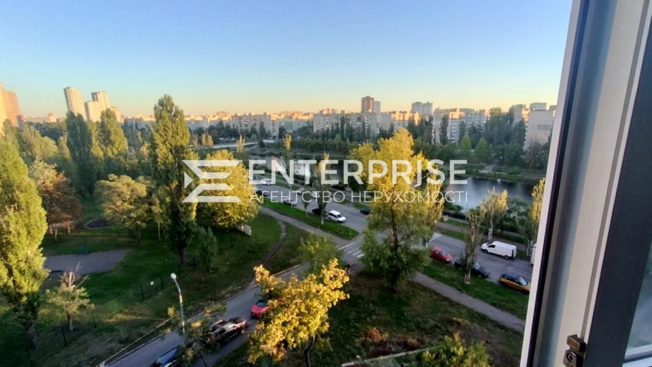Продаж 2-к. квартири, вул.Флоренції ,  «Совмін», метро Лівоб