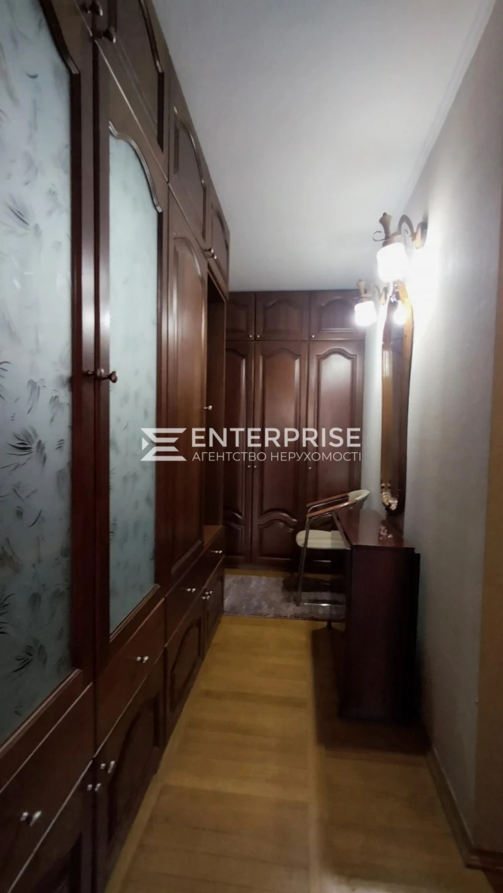 Продаж 2-к. квартири, вул.Флоренції ,  «Совмін», метро Лівоб