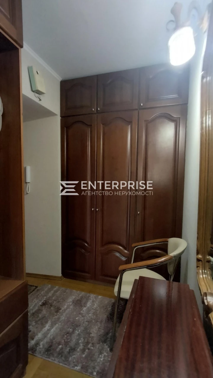 Продаж 2-к. квартири, вул.Флоренції ,  «Совмін», метро Лівоб