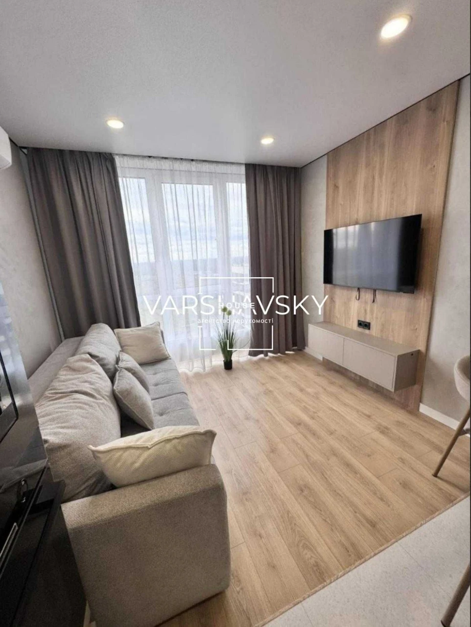 Продаж 1к квартири ЖК Варшавський3 з авторським ремонтом