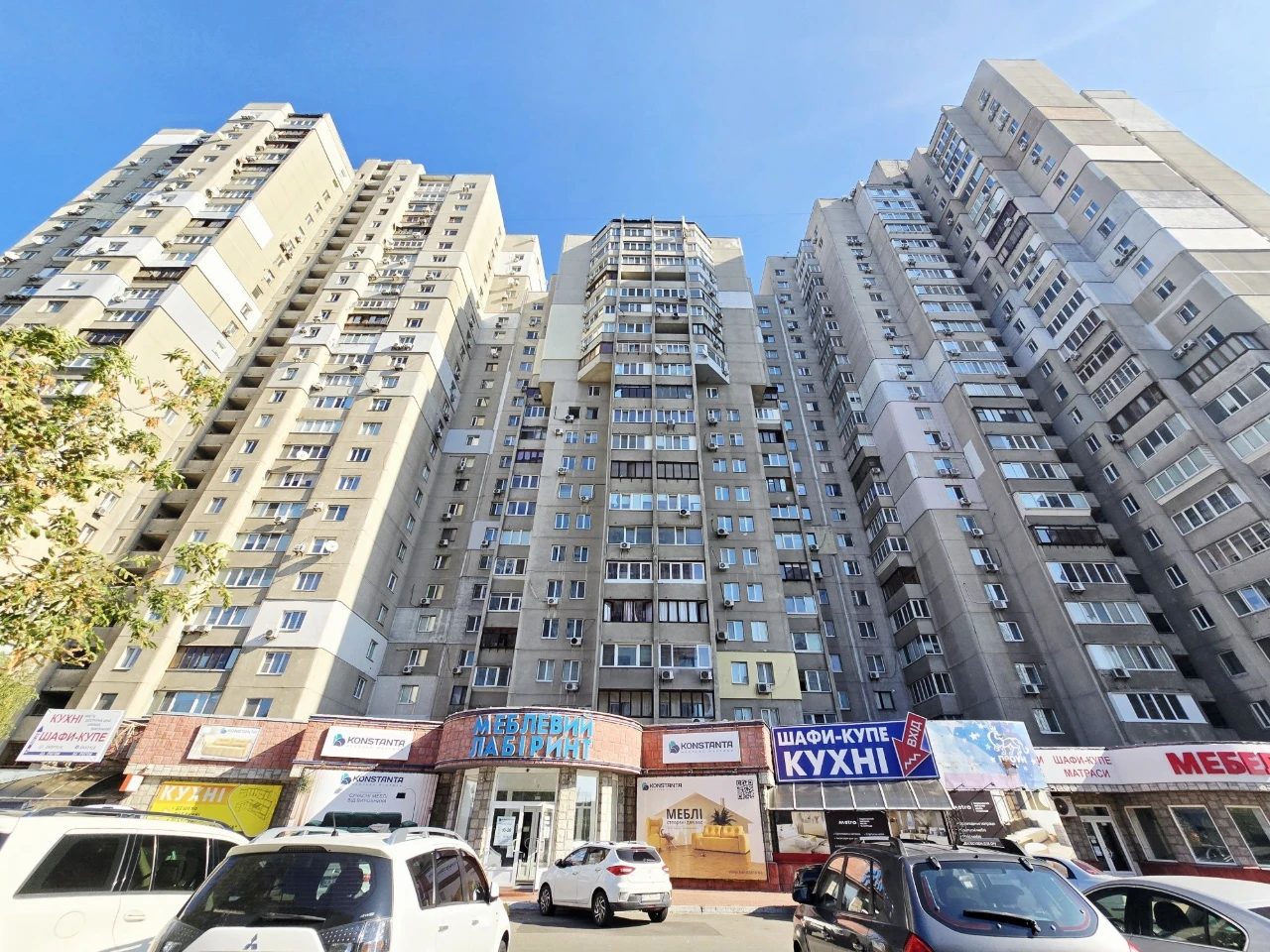 Продаж 3к квартири м. Харківська вул. Братства тарасівців 12
