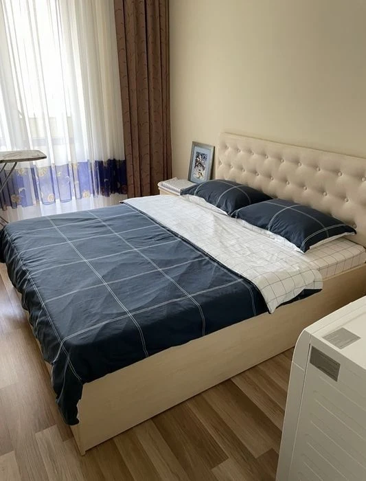 Продаж 3-ої квартири , з виглядом на озеро