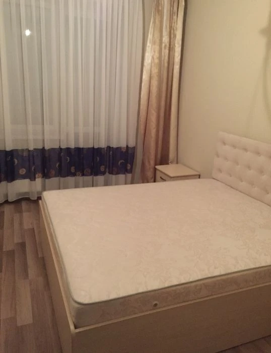 Продаж 3-ої квартири , з виглядом на озеро