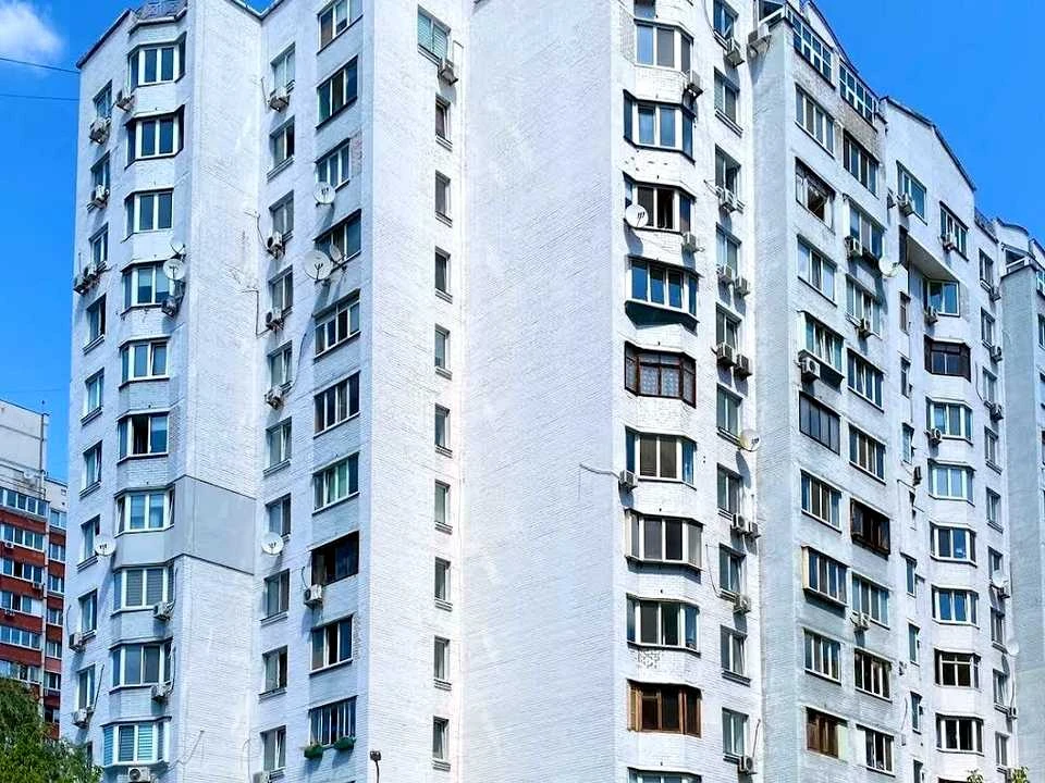 Квартира. Київ, Анни Ахматової вул.