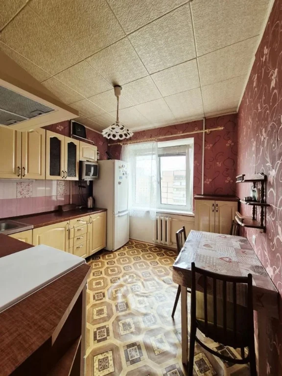 Продам 3-кімнатну квартиру на Перемозі-4