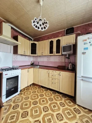 Продам 3-кімнатну квартиру на Перемозі-4