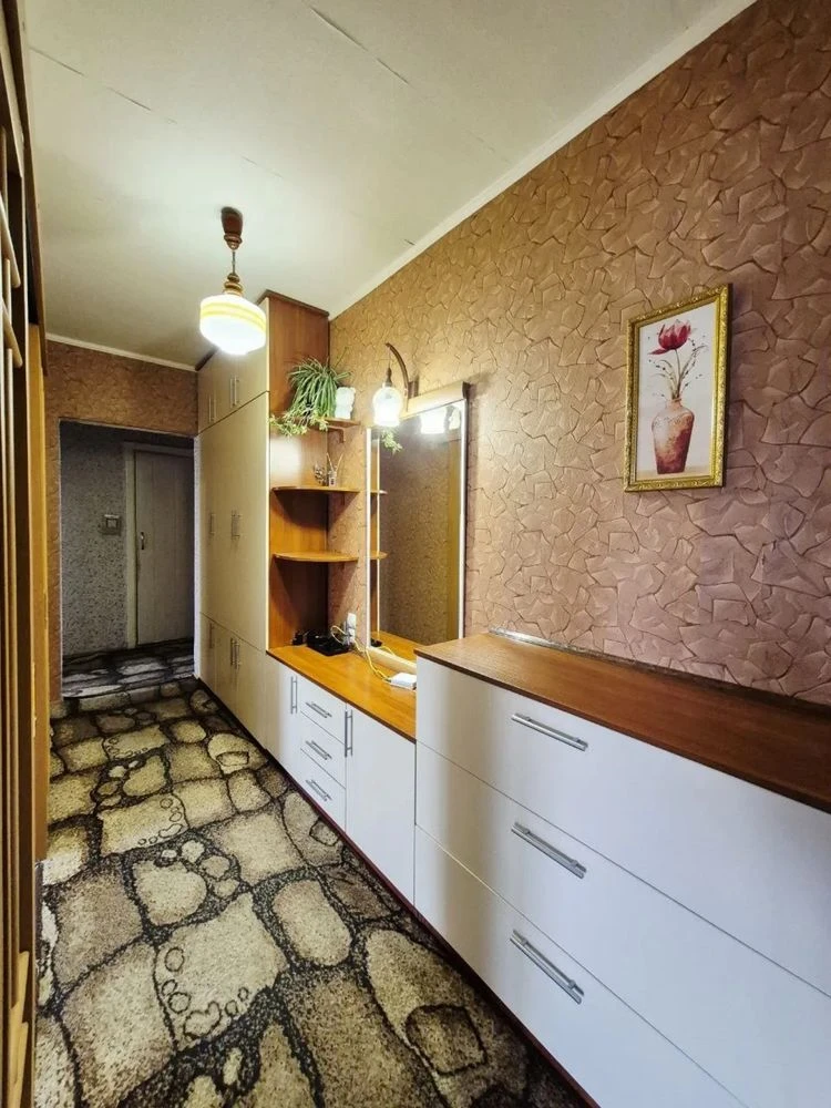 Продам 3-кімнатну квартиру на Перемозі-4