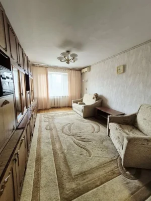 Продам 3-кімнатну квартиру на Перемозі-4